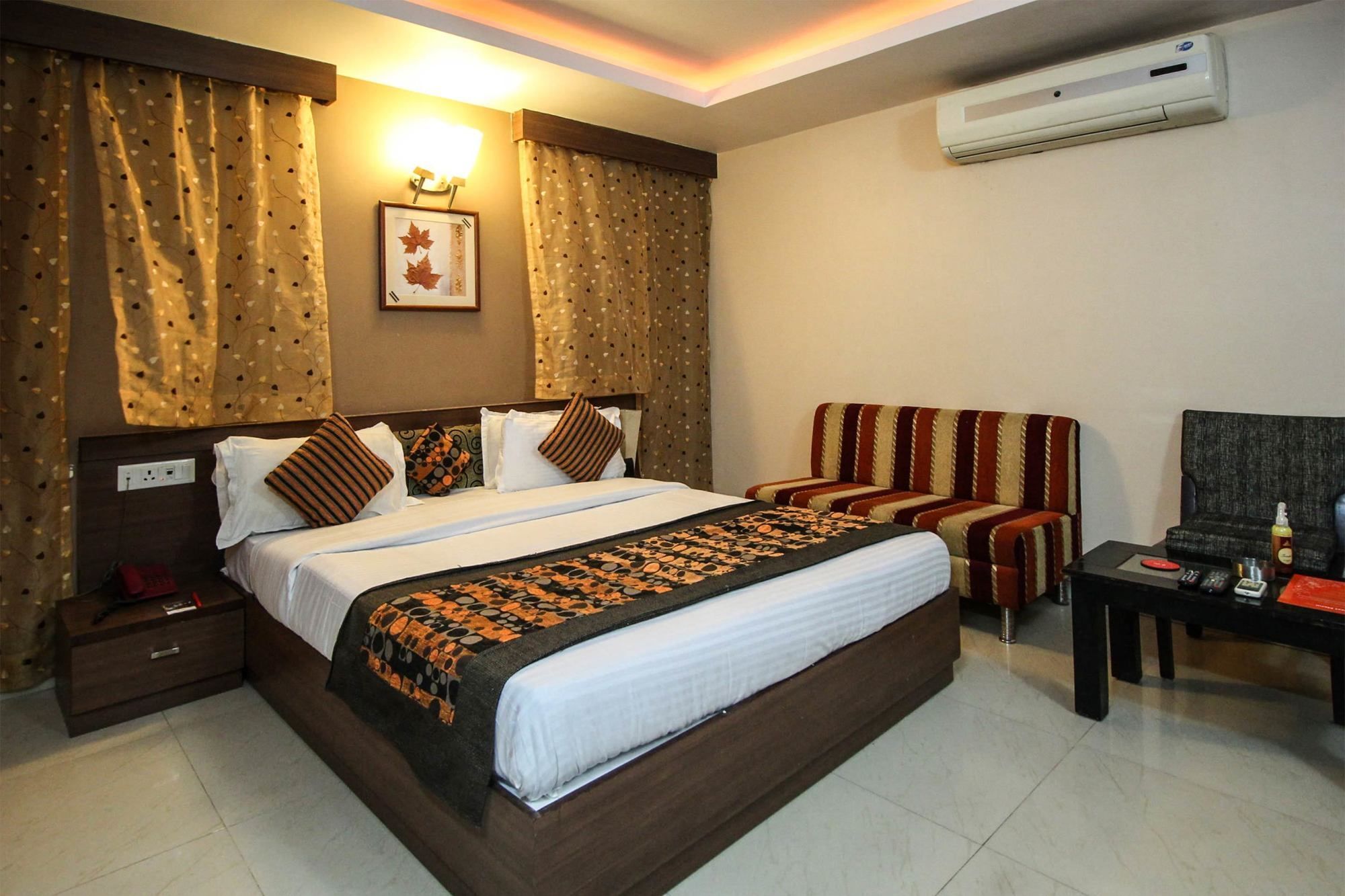 Oyo 4161 Hotel Shailly Inn Ahmedabad Esterno foto