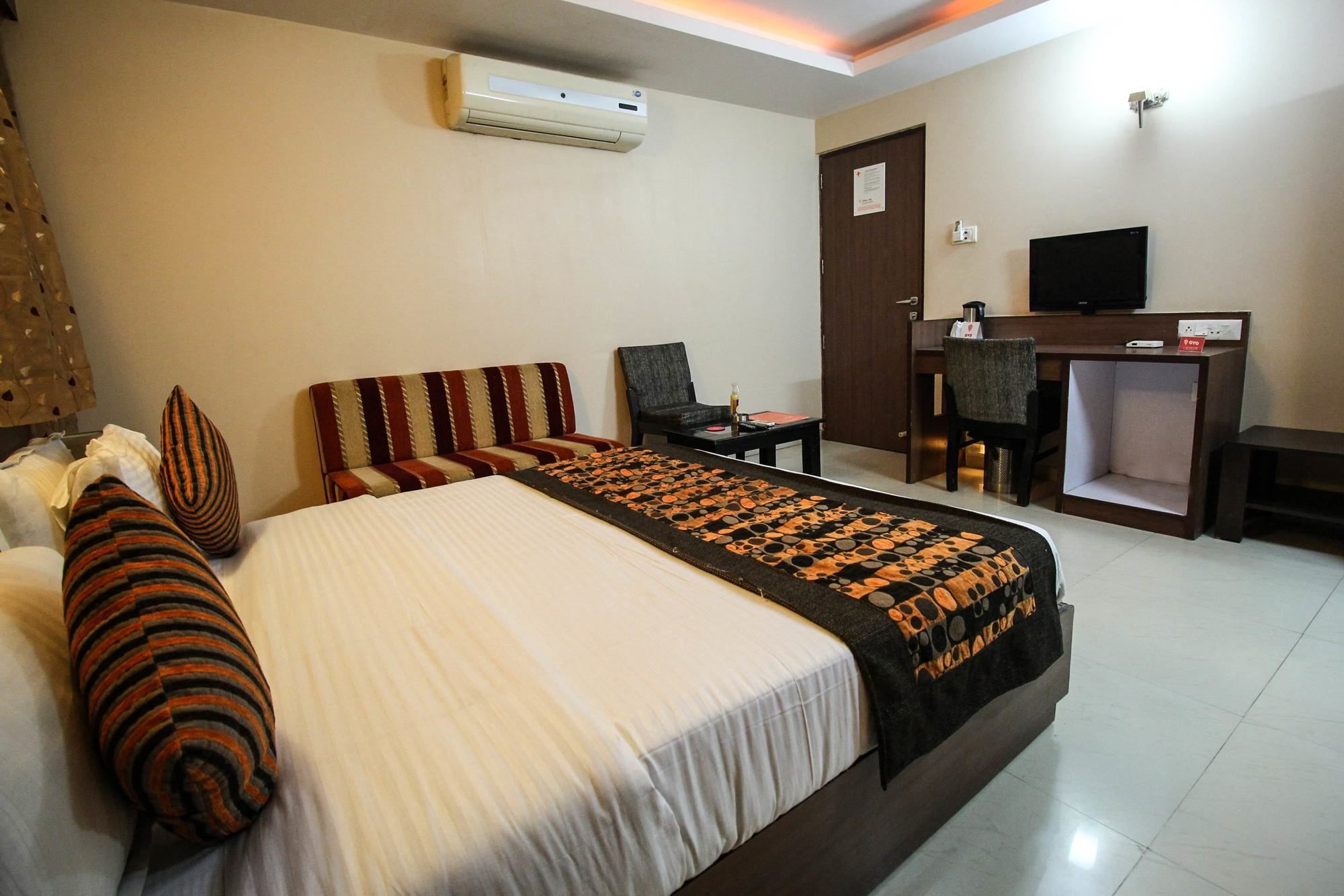 Oyo 4161 Hotel Shailly Inn Ahmedabad Esterno foto