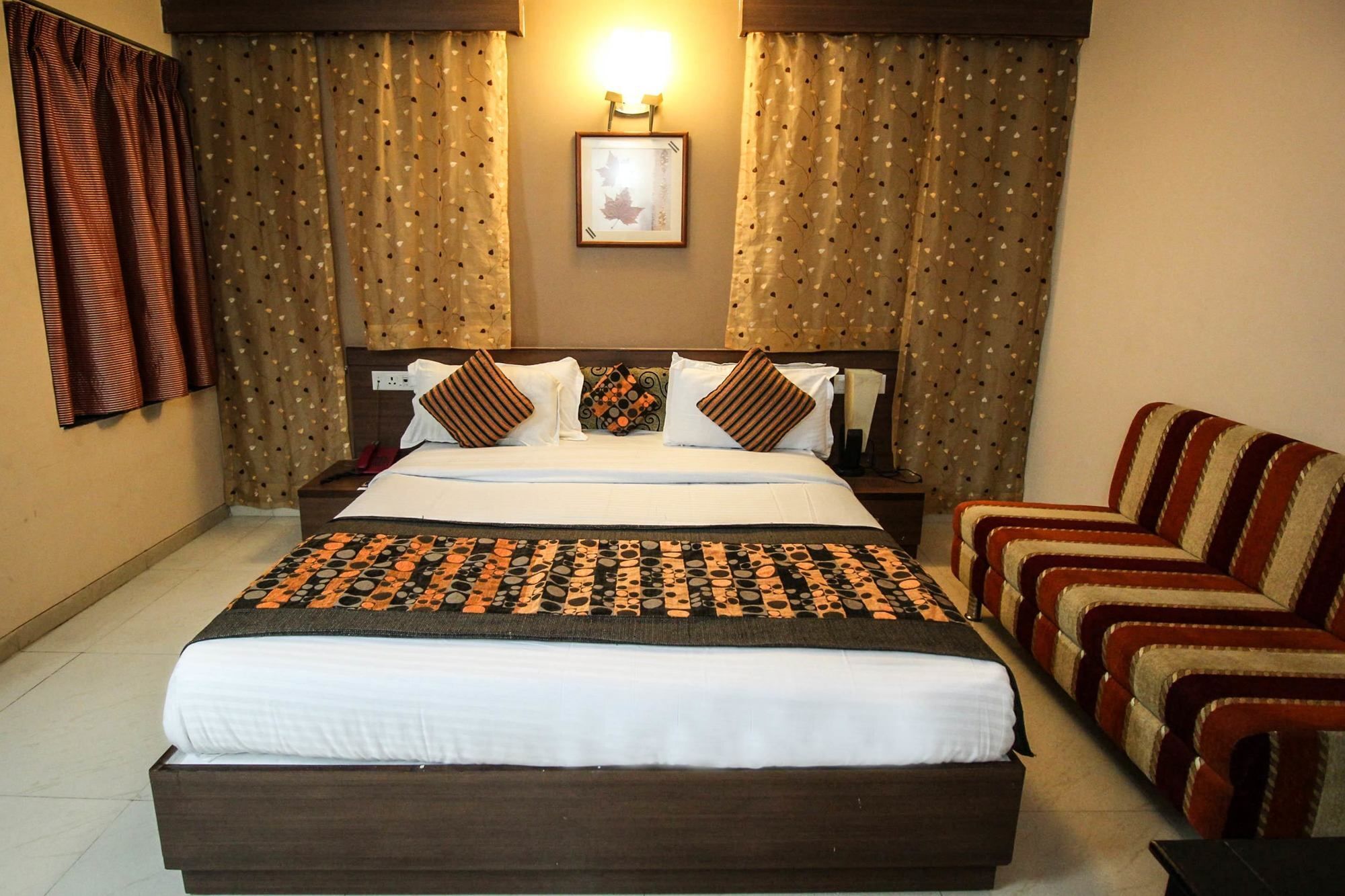 Oyo 4161 Hotel Shailly Inn Ahmedabad Esterno foto